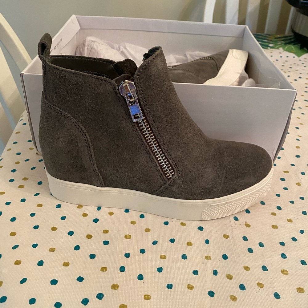 Steve Madden Women’s Wedgie Sneaker Size 7